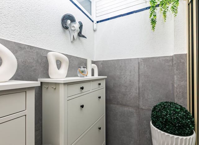 3 soverom Kjedet enebolig til salgs i Mil Palmeras, Pilar de la Horadada med svømmebasseng garasje - € 395 000 (Ref: 10162034)