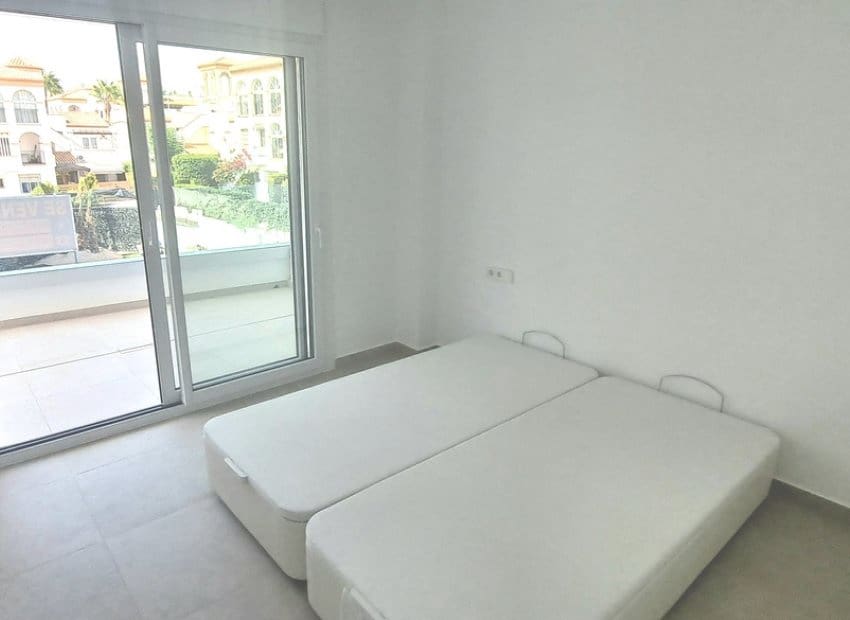 2 Zimmer Apartment zu verkaufen in Playa Flamenca mit Pool - 415.000 € (Ref: 10173912)