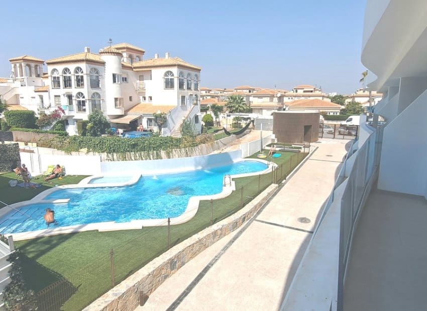 2 Zimmer Apartment zu verkaufen in Playa Flamenca mit Pool - 415.000 € (Ref: 10173912)