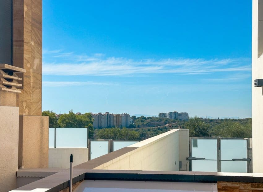 3 makuuhuone Huvila myytävänä paikassa Orihuela Costa mukana uima-altaan 
autotalli - 570 000 € (Ref: 10173917)