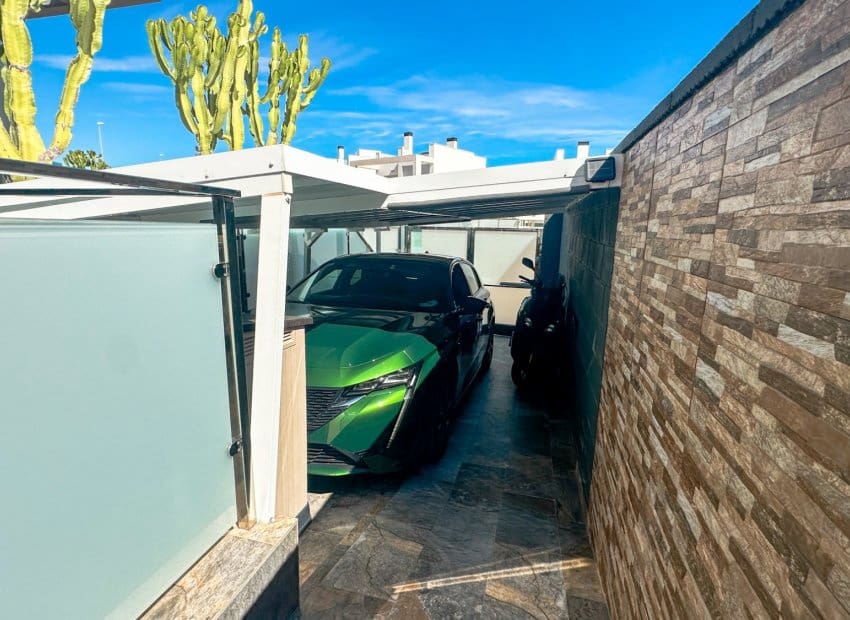 3 makuuhuone Huvila myytävänä paikassa Orihuela Costa mukana uima-altaan 
autotalli - 570 000 € (Ref: 10173917)