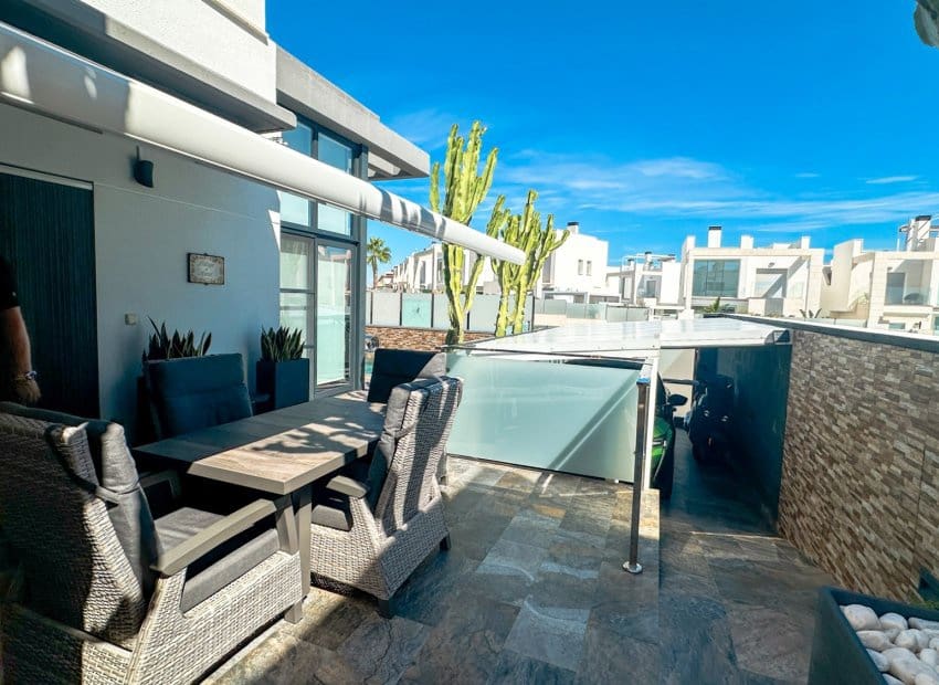 3 makuuhuone Huvila myytävänä paikassa Orihuela Costa mukana uima-altaan 
autotalli - 570 000 € (Ref: 10173917)