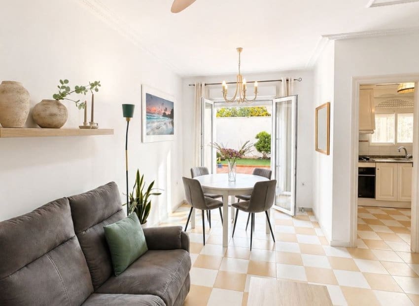 3 makuuhuone Huvila myytävänä paikassa Torrevieja mukana 
autotalli - 399 000 € (Ref: 10173918)