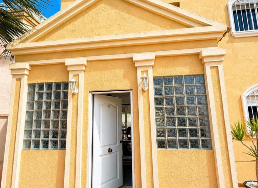 3 makuuhuone Huvila myytävänä paikassa Torrevieja mukana 
autotalli - 399 000 € (Ref: 10173918)