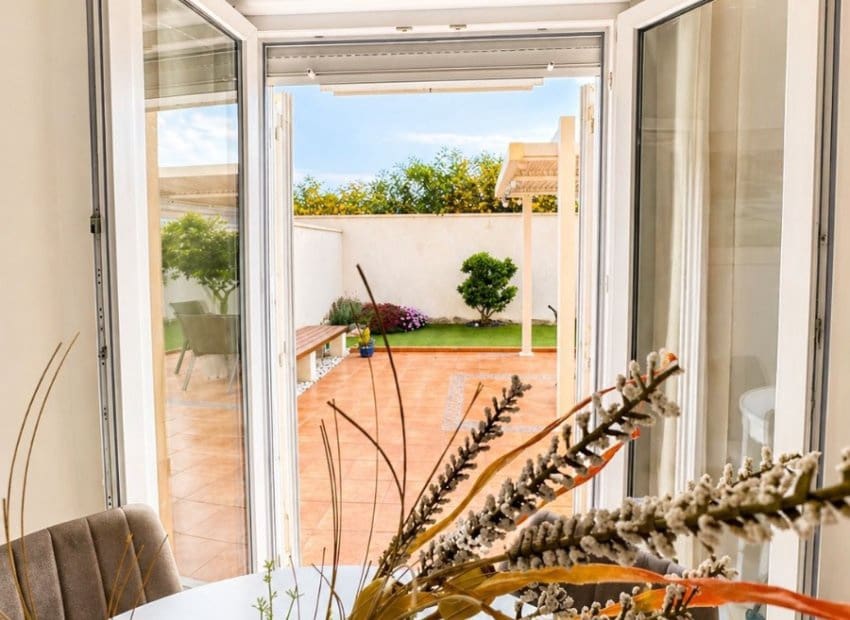 3 makuuhuone Huvila myytävänä paikassa Torrevieja mukana 
autotalli - 399 000 € (Ref: 10173918)