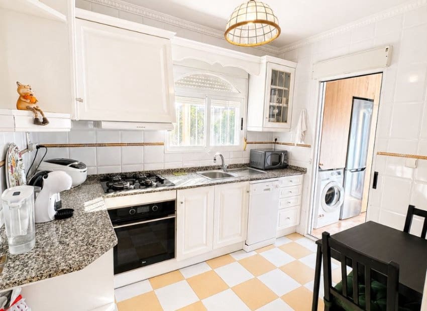 3 makuuhuone Huvila myytävänä paikassa Torrevieja mukana 
autotalli - 399 000 € (Ref: 10173918)