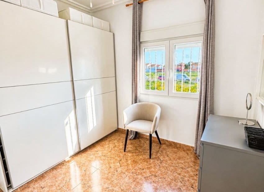 3 makuuhuone Huvila myytävänä paikassa Torrevieja mukana 
autotalli - 399 000 € (Ref: 10173918)