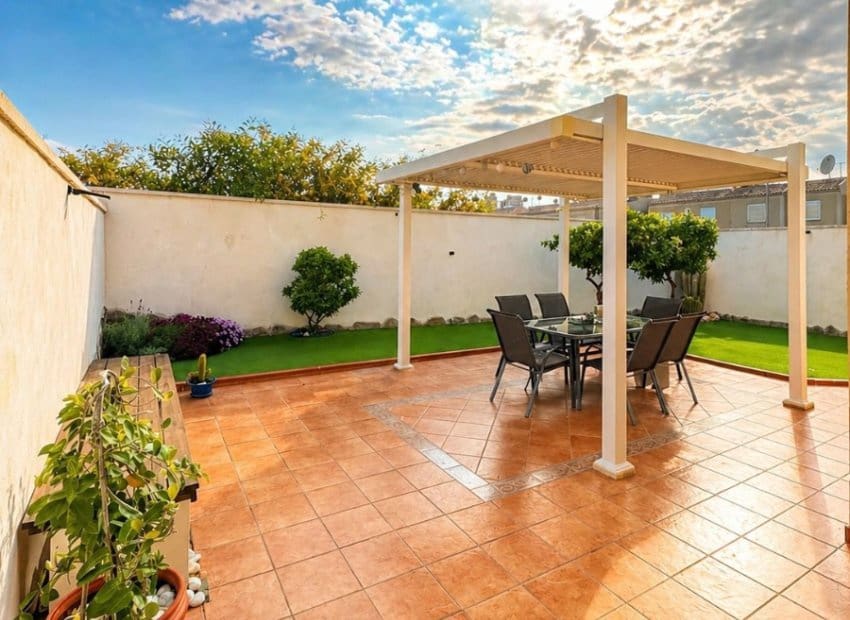 3 makuuhuone Huvila myytävänä paikassa Torrevieja mukana 
autotalli - 399 000 € (Ref: 10173918)