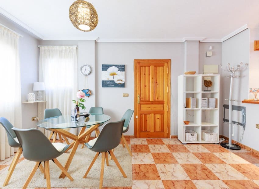 2 slaapkamer Rijtjeshuis te koop in Villamartin met zwembad garage - € 210.000 (Ref: 10173921)