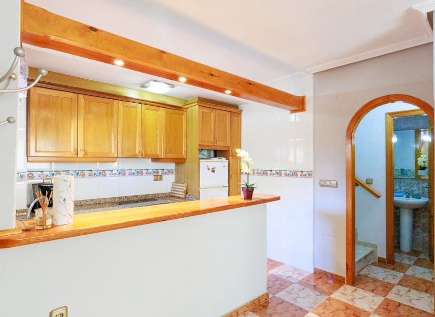 2 slaapkamer Rijtjeshuis te koop in Villamartin met zwembad garage - € 210.000 (Ref: 10173921)