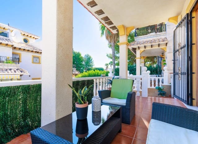 2 soverom Rekkehus til salgs i Villamartin, Orihuela med svømmebasseng garasje - € 210 000 (Ref: 10173921)
