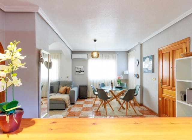 2 soverom Rekkehus til salgs i Villamartin, Orihuela med svømmebasseng garasje - € 210 000 (Ref: 10173921)