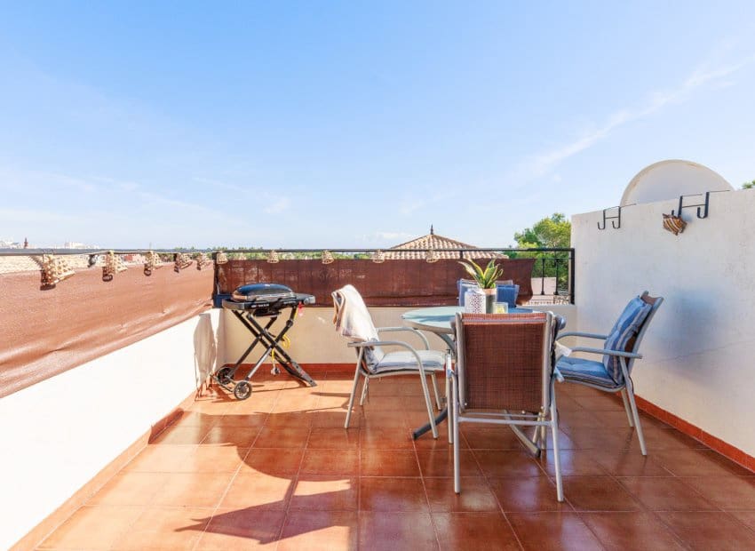 2 slaapkamer Rijtjeshuis te koop in Villamartin met zwembad garage - € 210.000 (Ref: 10173921)