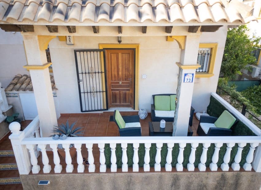 2 slaapkamer Rijtjeshuis te koop in Villamartin met zwembad garage - € 210.000 (Ref: 10173921)
