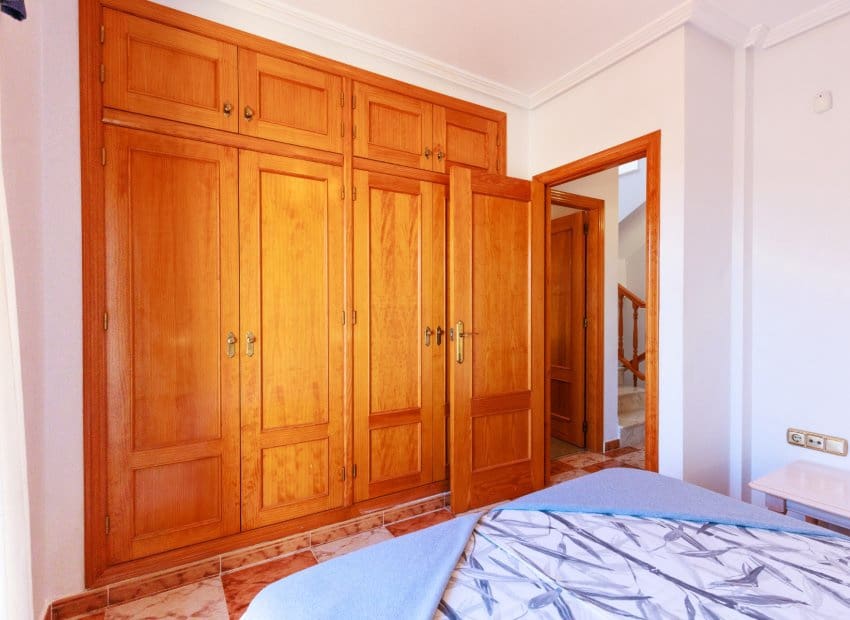 2 slaapkamer Rijtjeshuis te koop in Villamartin met zwembad garage - € 210.000 (Ref: 10173921)
