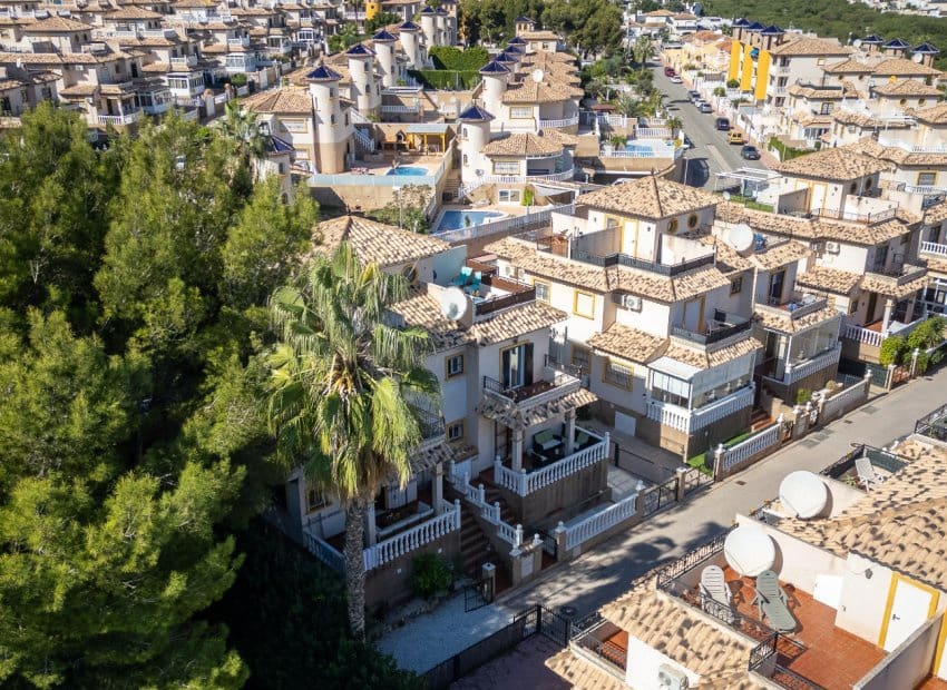 2 slaapkamer Rijtjeshuis te koop in Villamartin met zwembad garage - € 210.000 (Ref: 10173921)