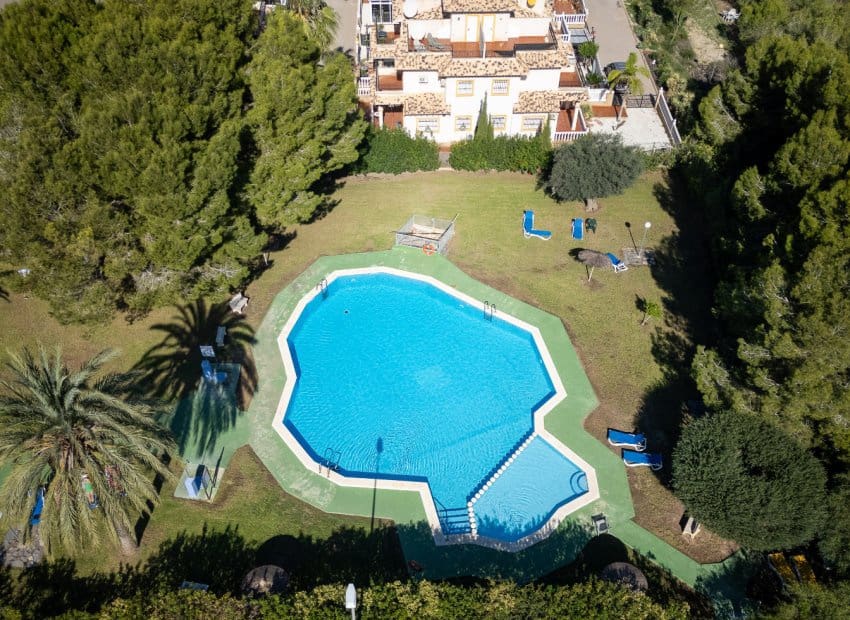 2 slaapkamer Rijtjeshuis te koop in Villamartin met zwembad garage - € 210.000 (Ref: 10173921)