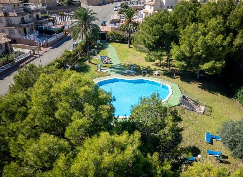 2 slaapkamer Rijtjeshuis te koop in Villamartin met zwembad garage - € 210.000 (Ref: 10173921)