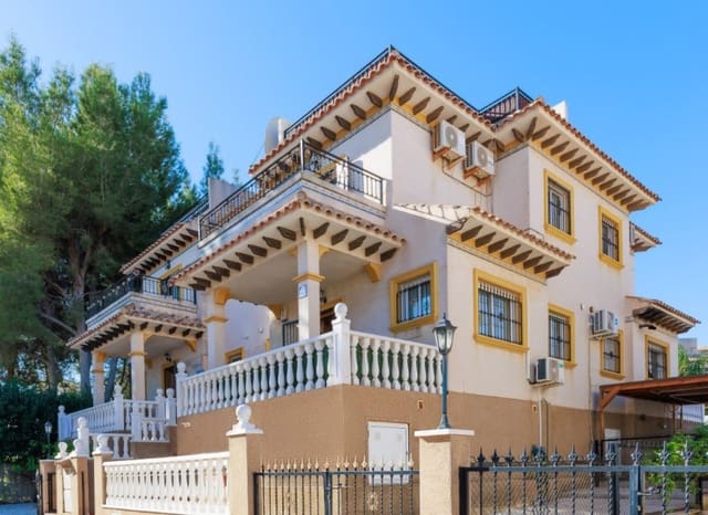 2 soverom Kjedet enebolig til salgs i Villamartin, Orihuela med svømmebasseng garasje - € 209 990 (Ref: 10173921)