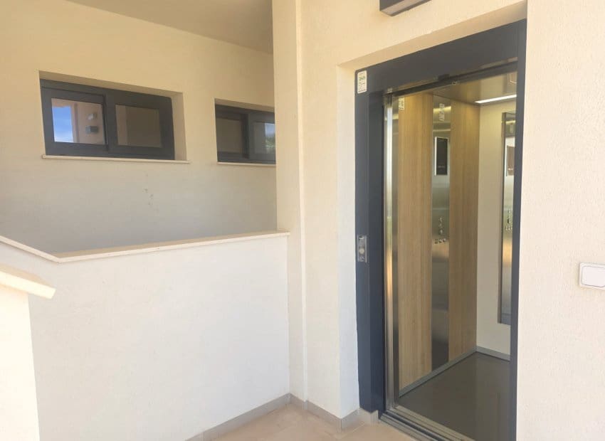 Ático de 2 habitaciones en Pilar de la Horadada en venta con piscina garaje - 346.000 € (Ref: 10180602)