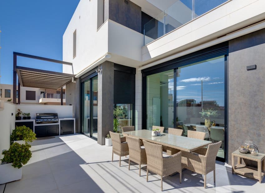 3 bedroom Villa for sale in Pilar de la Horadada - € 574,000 (Ref: 9368240)