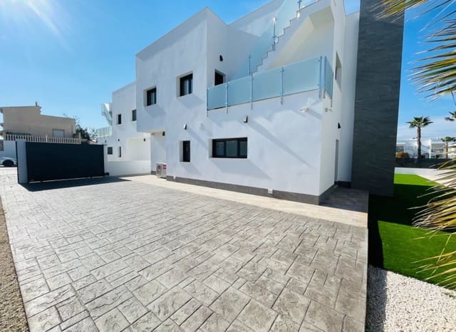 5 soveværelse Villa til salg i Aguas Nuevas, Torrevieja - € 980.000 (Ref: 9368356)