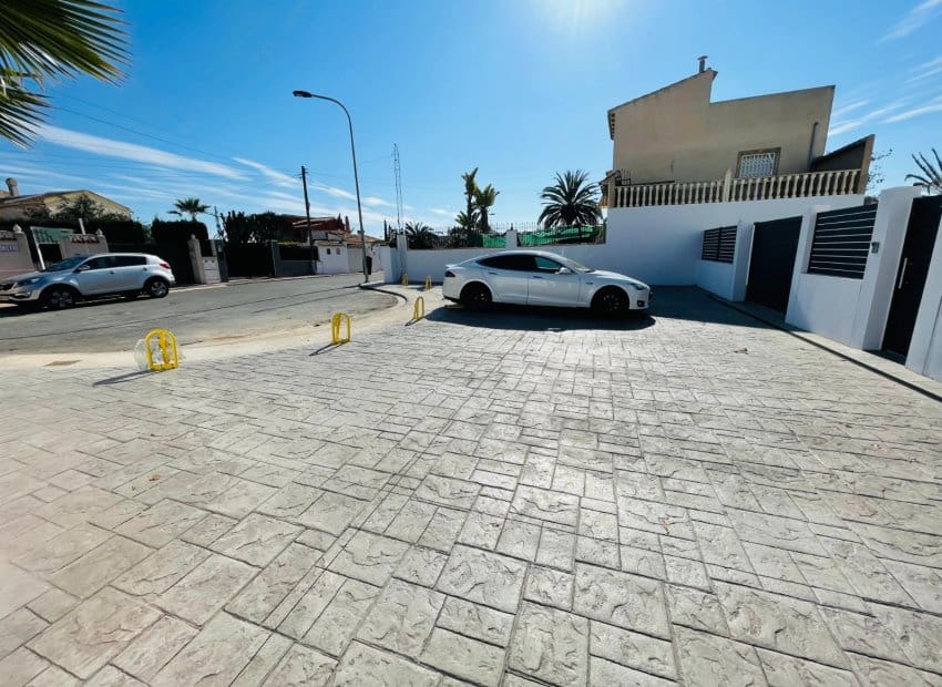 Chalet de 5 habitaciones en Torrevieja en venta - 980.000 € (Ref: 9368356)
