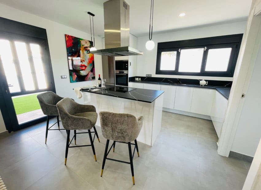 Chalet de 5 habitaciones en Torrevieja en venta - 980.000 € (Ref: 9368356)