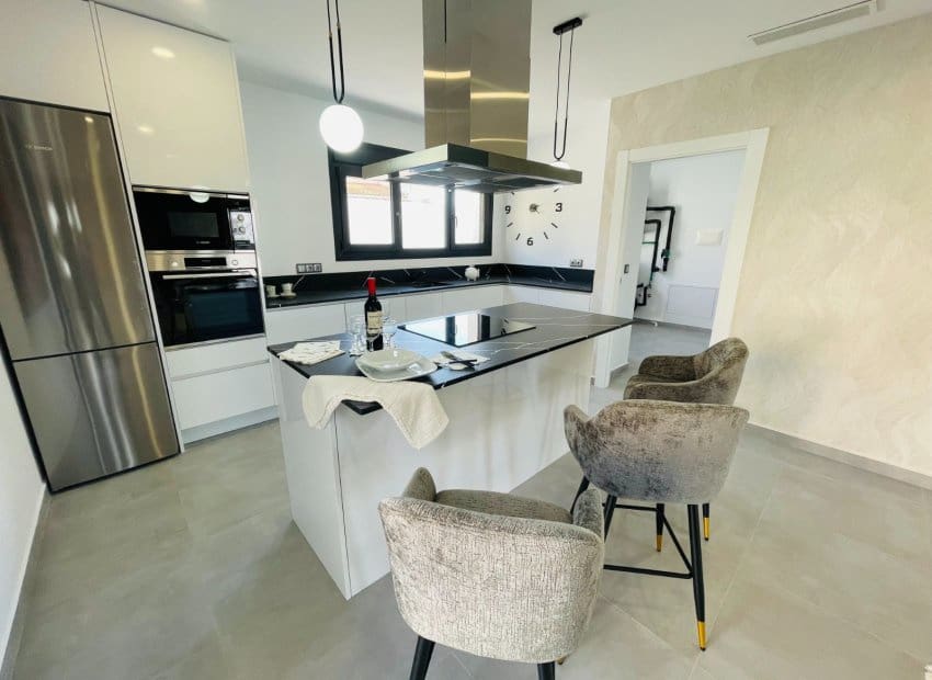 Chalet de 5 habitaciones en Torrevieja en venta - 980.000 € (Ref: 9368356)