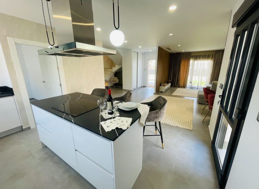 Chalet de 5 habitaciones en Torrevieja en venta - 980.000 € (Ref: 9368356)