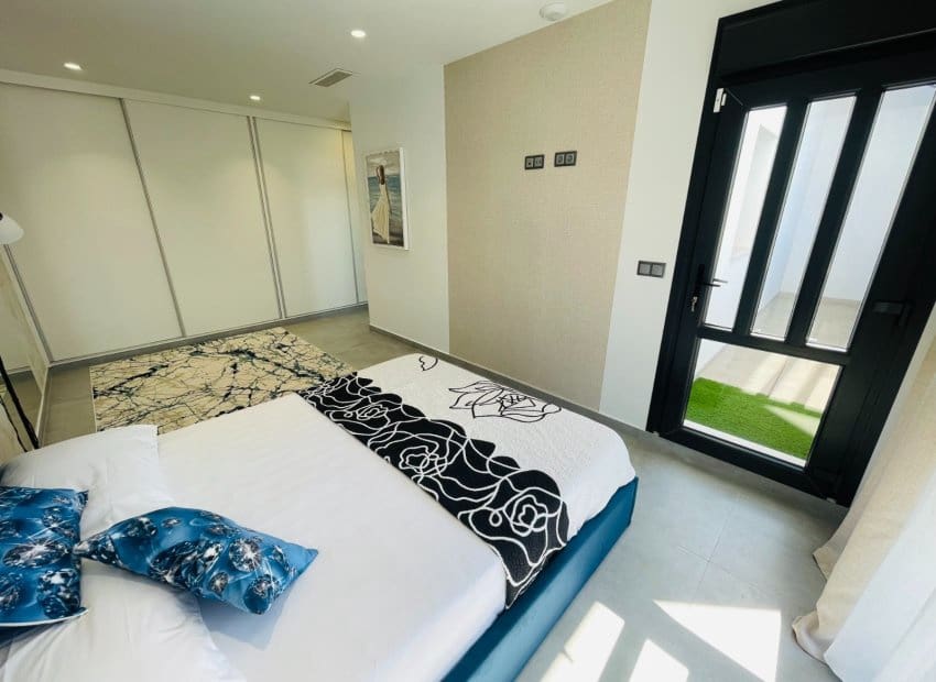 Chalet de 5 habitaciones en Torrevieja en venta - 980.000 € (Ref: 9368356)