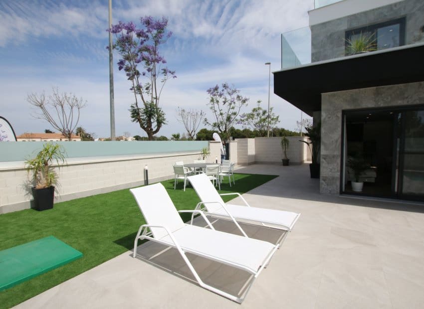 3 bedroom Villa for sale in Pilar de la Horadada - € 725,000 (Ref: 9368390)