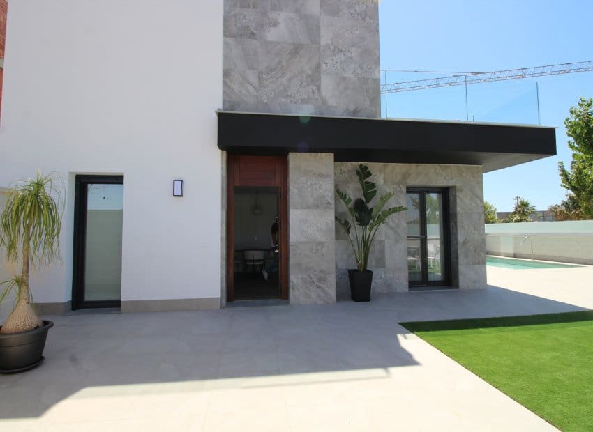 3 bedroom Villa for sale in Pilar de la Horadada - € 725,000 (Ref: 9368390)