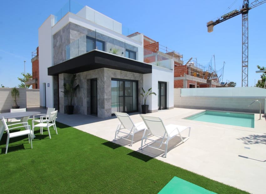 3 bedroom Villa for sale in Pilar de la Horadada - € 725,000 (Ref: 9368390)