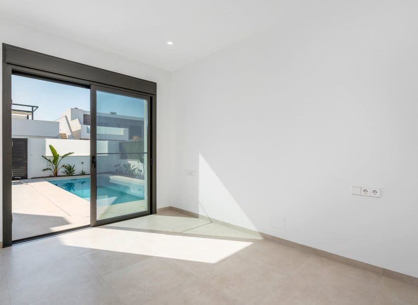 Chalet de 3 habitaciones en Los Alcázares en venta - 489.900 € (Ref: 9368404)