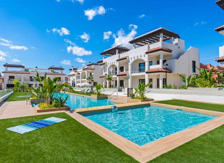 2 bedroom Apartment for sale in Rojales with pool - € 321,000 (Ref: 9368421)