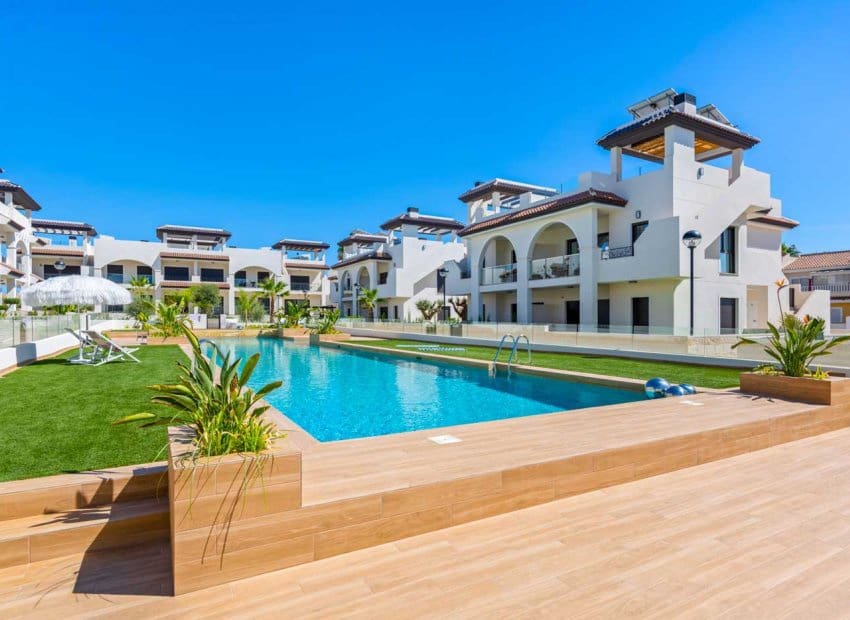 2 bedroom Apartment for sale in Rojales with pool - € 321,000 (Ref: 9368421)