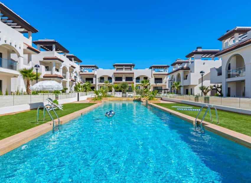 Apartamento de 2 habitaciones en Rojales en venta con piscina - 316.500 € (Ref: 9368422)