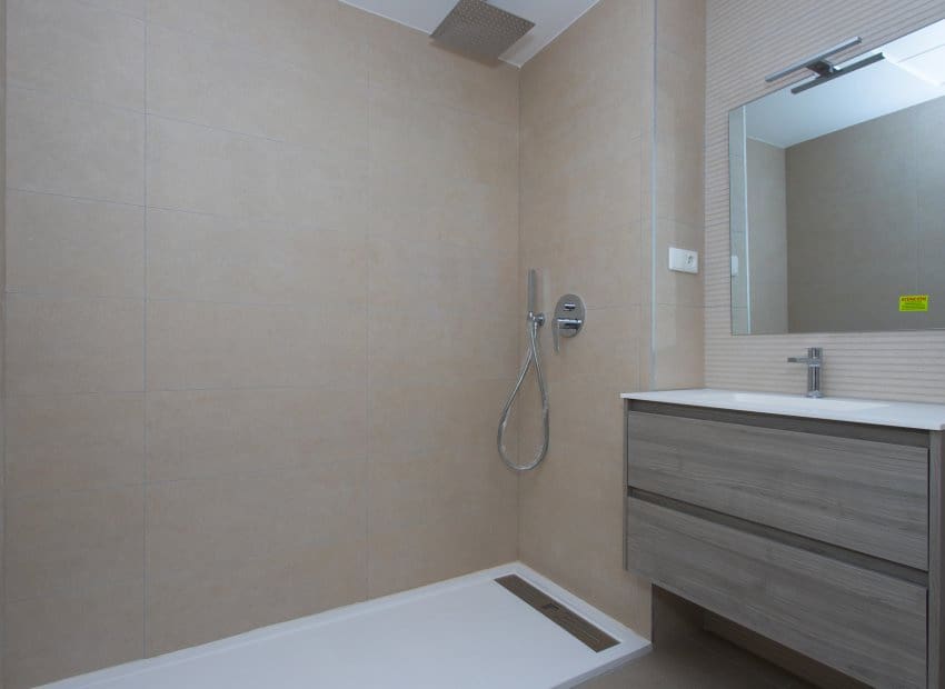 3 quarto Casa em Banda para venda em Monforte del Cid com piscina - 330 000 € (Ref: 9368433)