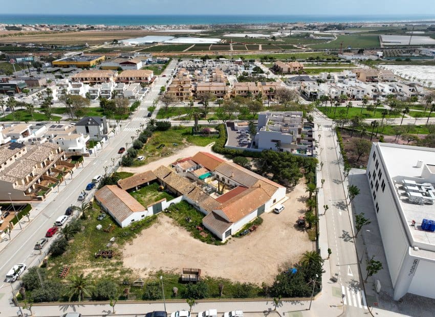 3 bedroom Apartment for sale in Pilar de la Horadada with pool - € 659,000 (Ref: 9368487)