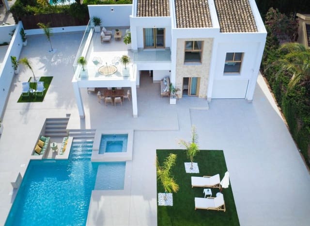 4 slaapkamer Villa te koop in Dehesa de Campoamor, Orihuela met zwembad - € 1.350.000 (Ref: 9368519)