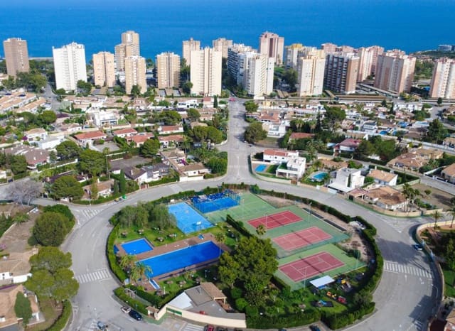 4 slaapkamer Villa te koop in Dehesa de Campoamor, Orihuela met zwembad - € 1.350.000 (Ref: 9368519)