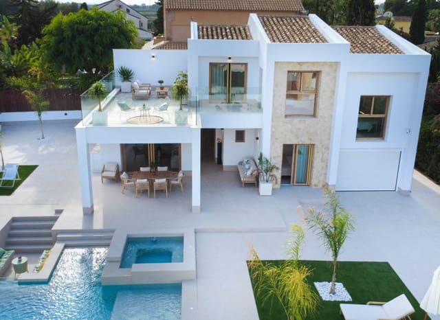 4 slaapkamer Villa te koop in Dehesa de Campoamor, Orihuela met zwembad - € 1.350.000 (Ref: 9368519)