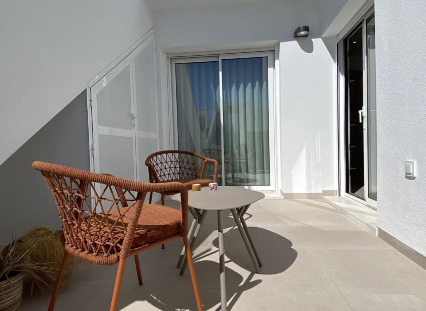 Apartamento de 3 habitaciones en Pilar de la Horadada en venta con piscina - 334.900 € (Ref: 9368537)