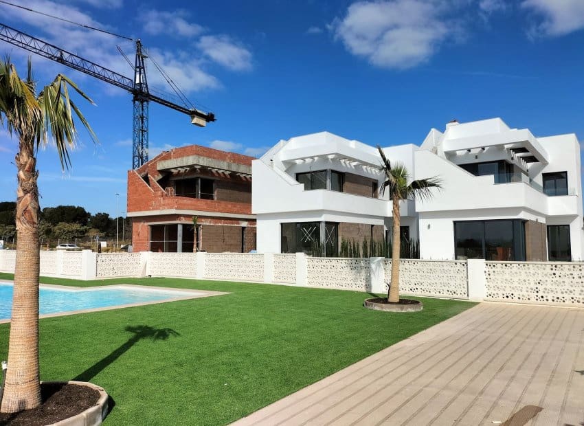 3 Zimmer Villa zu verkaufen in Pilar de la Horadada mit Pool - 389.000 € (Ref: 9368727)