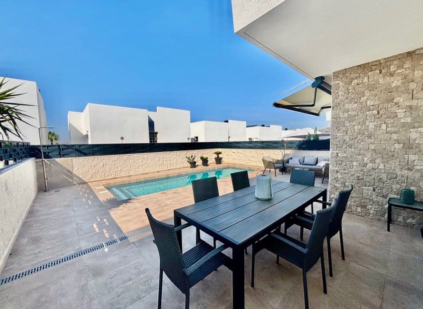 3 bedroom Villa for sale in Benijofar - € 429,500 (Ref: 9368792)