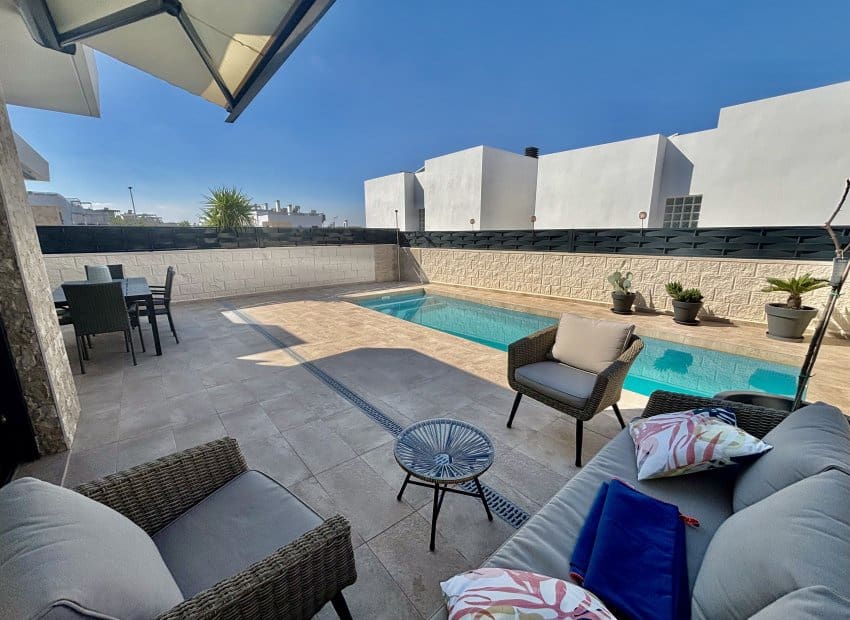 3 bedroom Villa for sale in Benijofar - € 429,500 (Ref: 9368792)