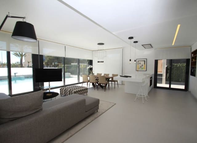 3 slaapkamer Villa te koop in San Miguel de Salinas met zwembad - € 875.000 (Ref: 9368825)