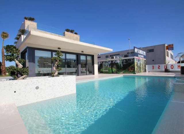 3 slaapkamer Villa te koop in San Miguel de Salinas met zwembad - € 630.000 (Ref: 9368828)
