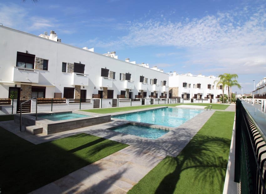 4 soveværelse Byhus til salg i Pilar de la Horadada med swimmingpool - € 369.900 (Ref: 9368860)